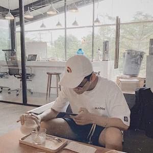 Meet your Posher, Hoàng